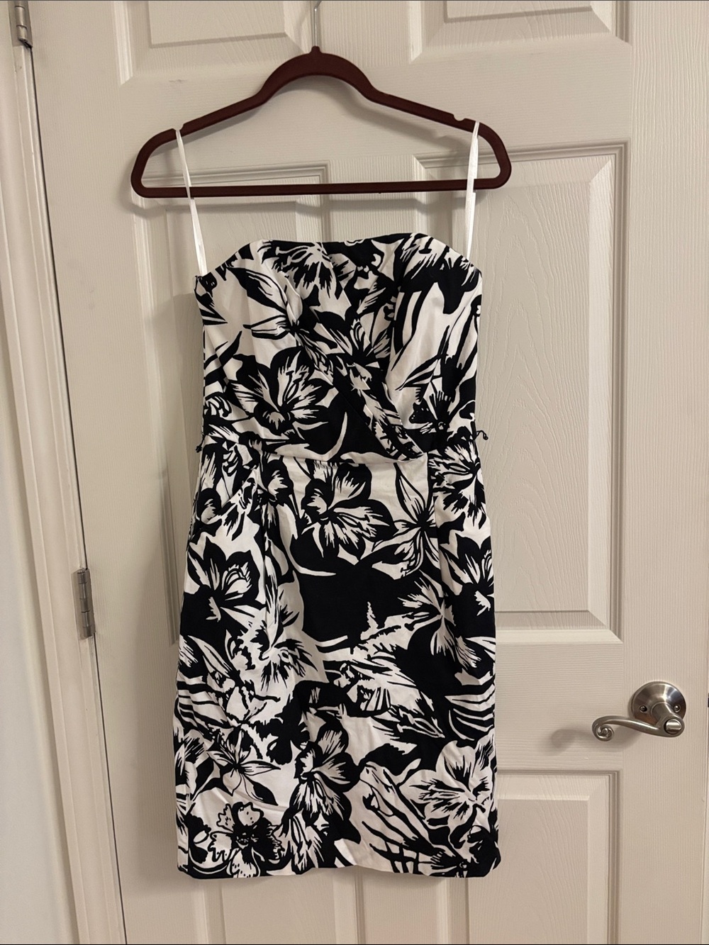 White House Black Market Black and White Floral Strapless Mini Dress